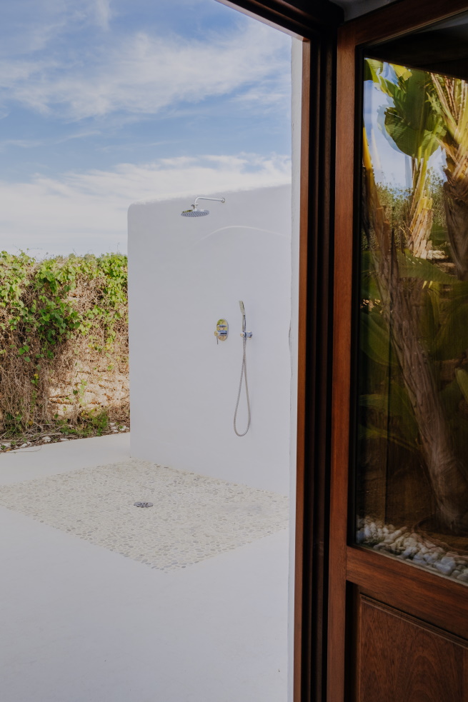 Resa estates Ibiza for sale finca Santa gertrudis outdoor shower bath.jpg